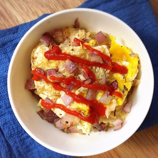 Savory Oatmeal with Fried Egg and Sriracha | fairyburger